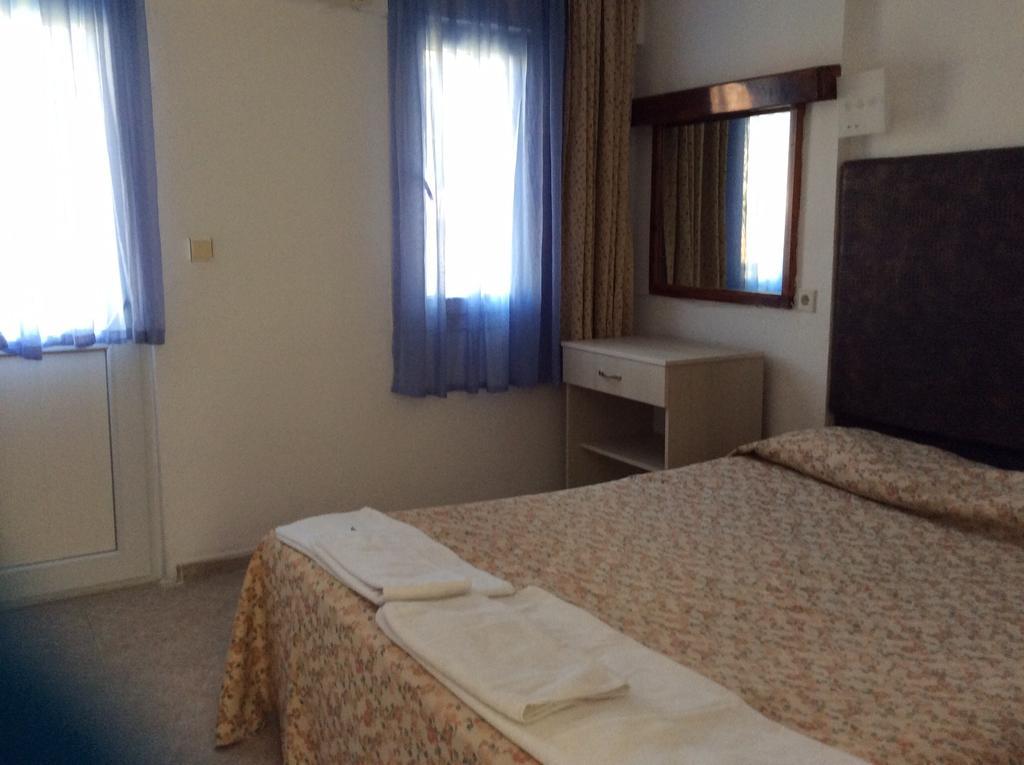 R.E.D. Hotel Олудениз Стая снимка