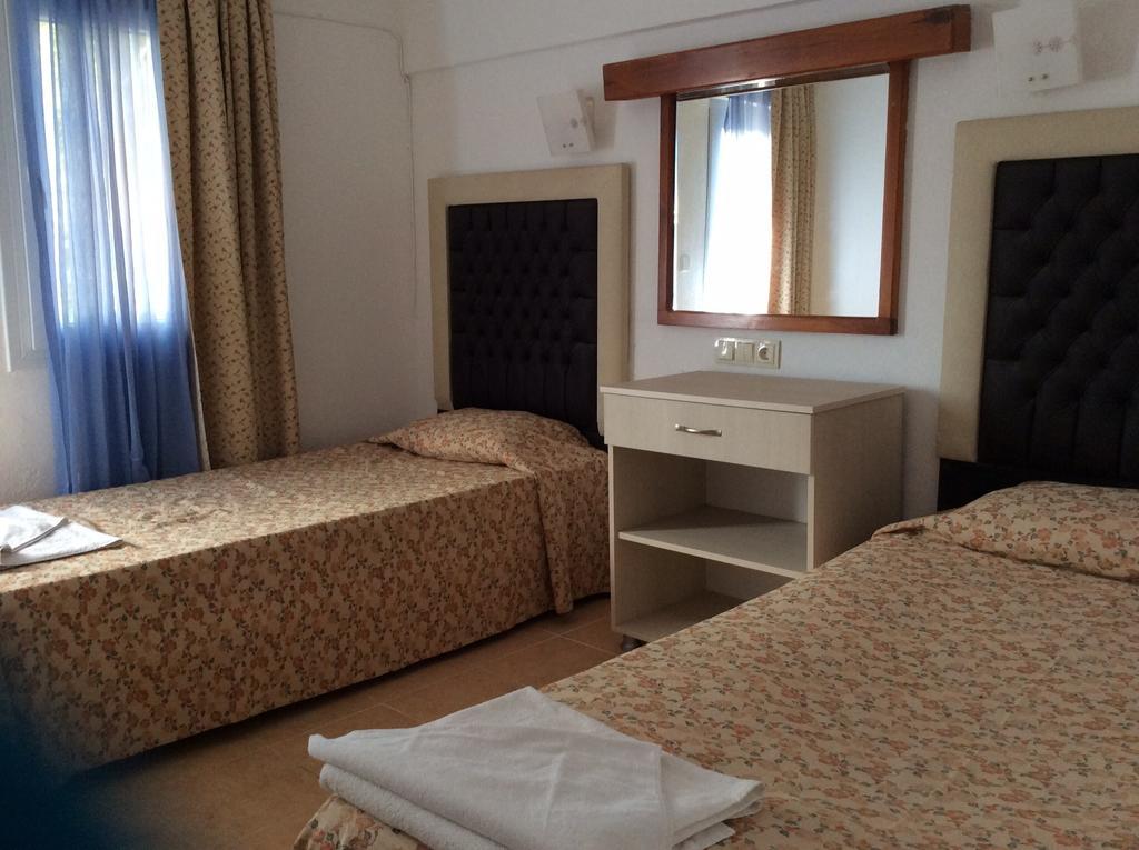 R.E.D. Hotel Олудениз Стая снимка
