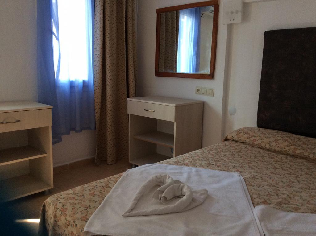 R.E.D. Hotel Олудениз Стая снимка