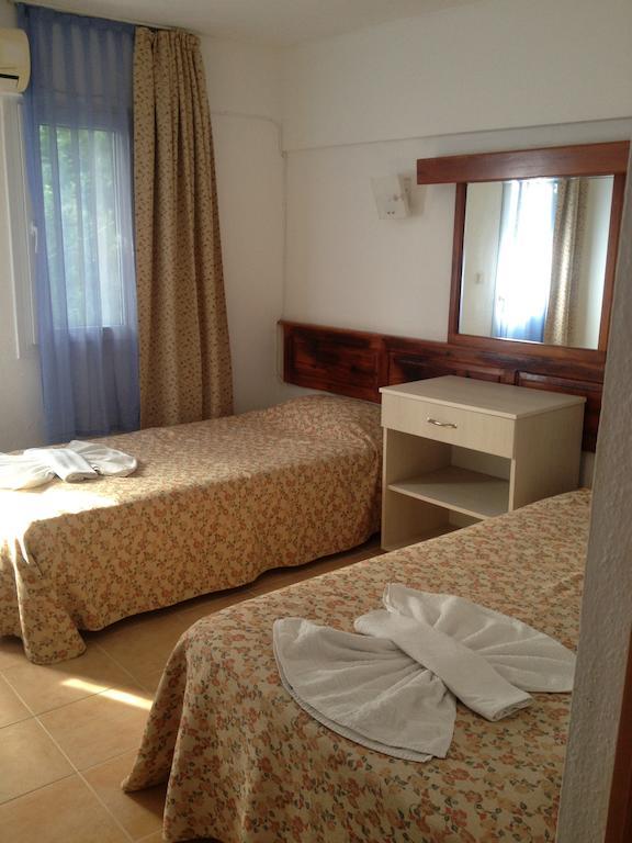 R.E.D. Hotel Олудениз Стая снимка
