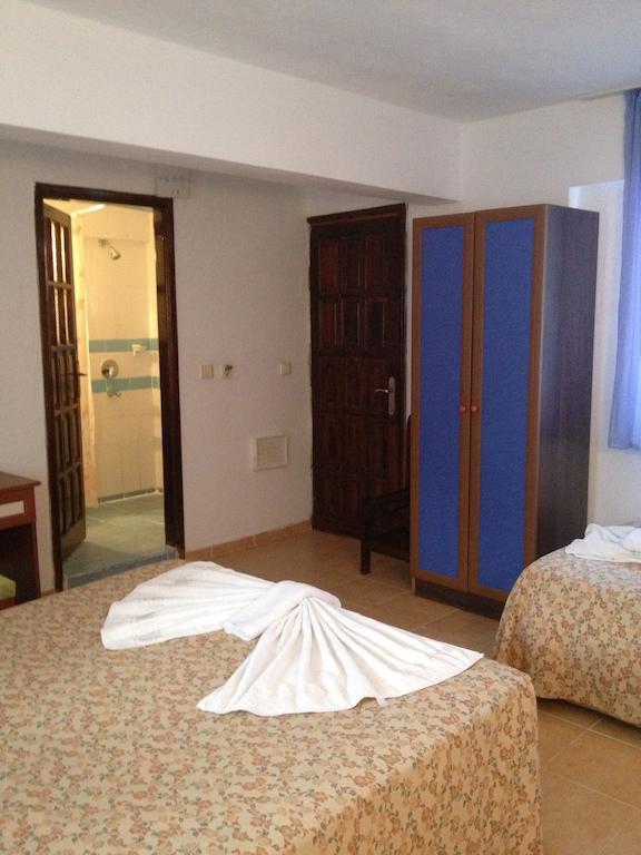 R.E.D. Hotel Олудениз Стая снимка